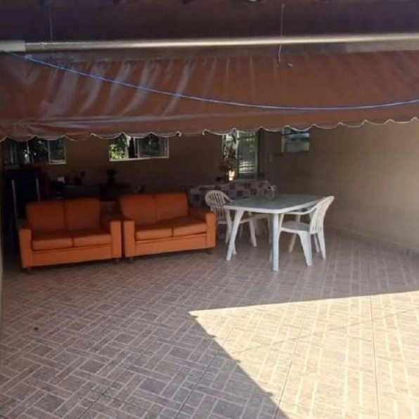 Casa com quintal amplo: 1ª foto da galeria de imagens do imóvel