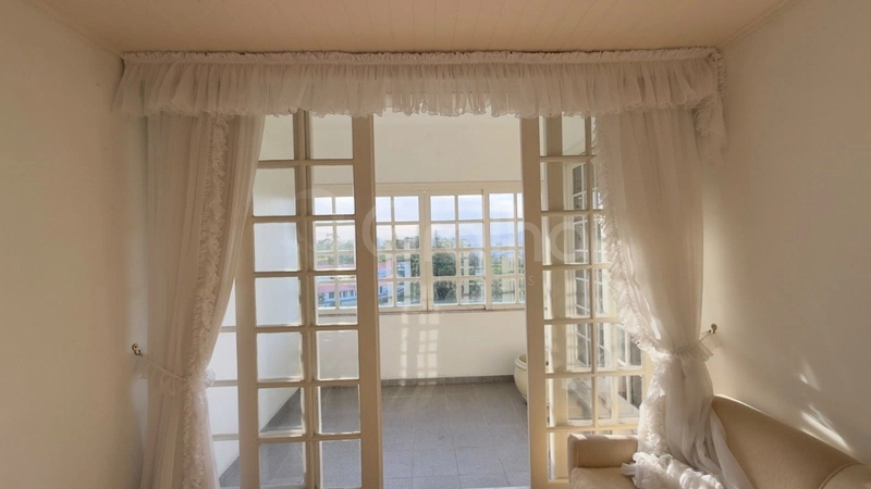 Casa de 224m² com 6 dormitórios na Agronômica: 2ª foto da galeria de imagens do imóvel