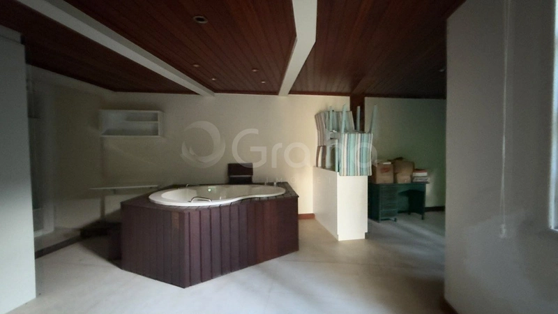 Casa de 224m² com 6 dormitórios na Agronômica: 14ª foto da galeria de imagens do imóvel