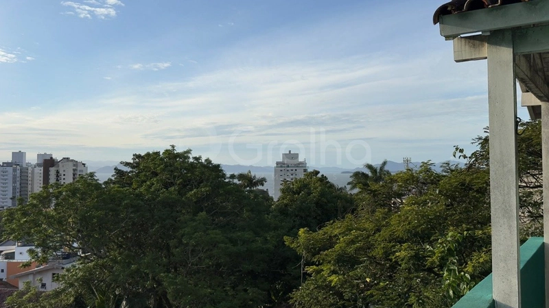 Casa de 224m² com 6 dormitórios na Agronômica: 8ª foto da galeria de imagens do imóvel