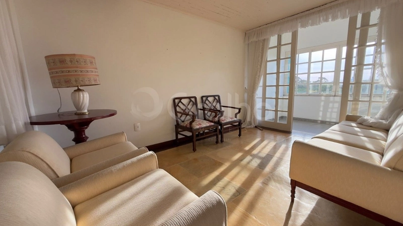 Casa de 224m² com 6 dormitórios na Agronômica: 1ª foto da galeria de imagens do imóvel