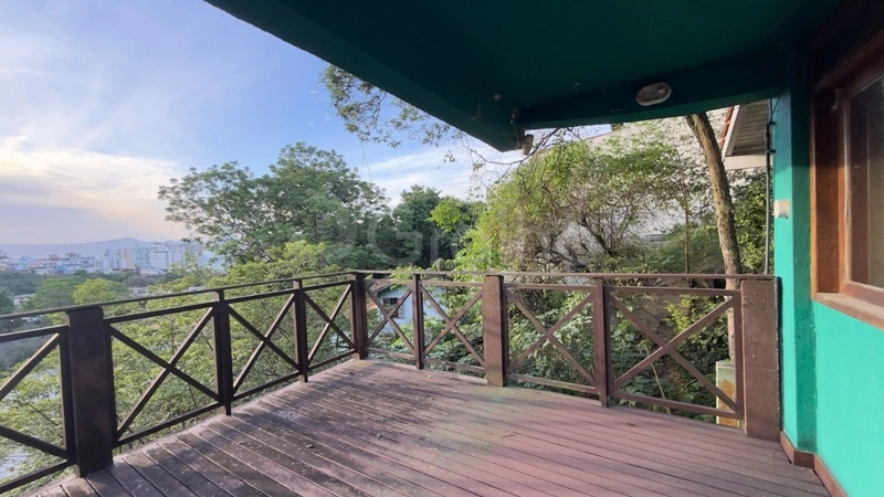 Casa de 224m² com 6 dormitórios na Agronômica: 7ª foto da galeria de imagens do imóvel