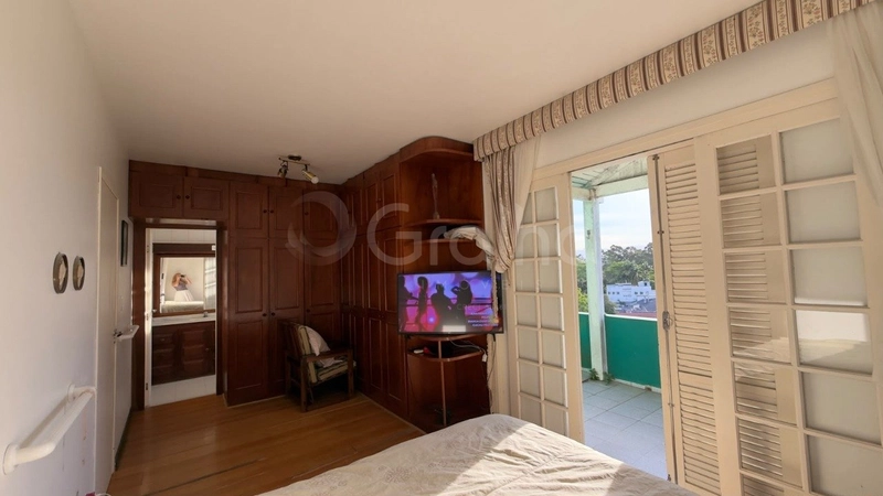 Casa de 224m² com 6 dormitórios na Agronômica: 10ª foto da galeria de imagens do imóvel