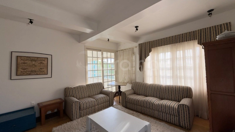 Casa de 224m² com 6 dormitórios na Agronômica: 3ª foto da galeria de imagens do imóvel