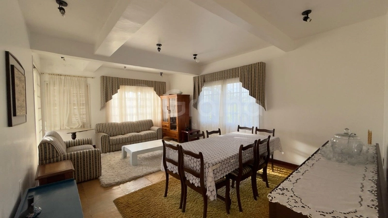 Casa de 224m² com 6 dormitórios na Agronômica: 4ª foto da galeria de imagens do imóvel