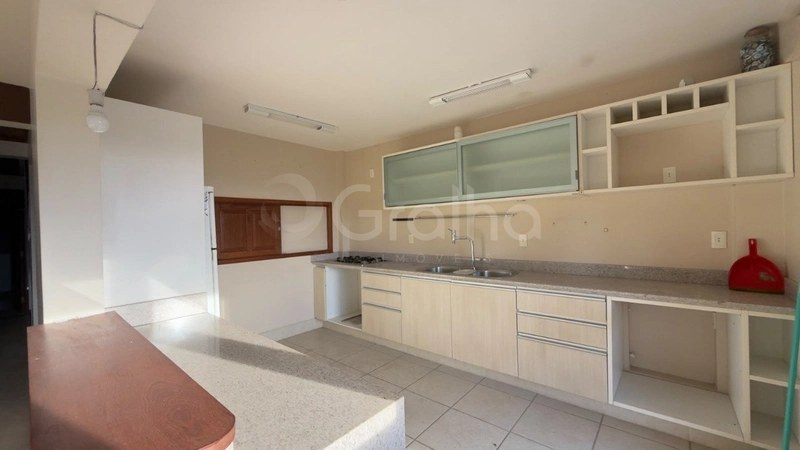 Casa de 224m² com 6 dormitórios na Agronômica: 13ª foto da galeria de imagens do imóvel