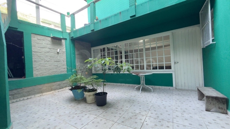 Casa de 224m² com 6 dormitórios na Agronômica: 16ª foto da galeria de imagens do imóvel