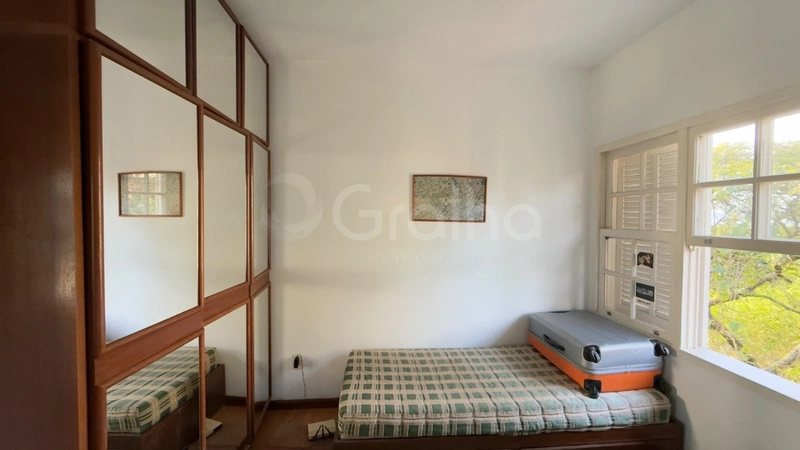 Casa de 224m² com 6 dormitórios na Agronômica: 12ª foto da galeria de imagens do imóvel