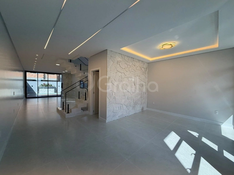 Casa Residencial de 192 m² com 3 quartos sendo 1 suíte em Canasvieiras: 5ª foto da galeria de imagens do imóvel