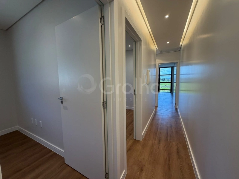 Casa Residencial de 192 m² com 3 quartos sendo 1 suíte em Canasvieiras: 11ª foto da galeria de imagens do imóvel