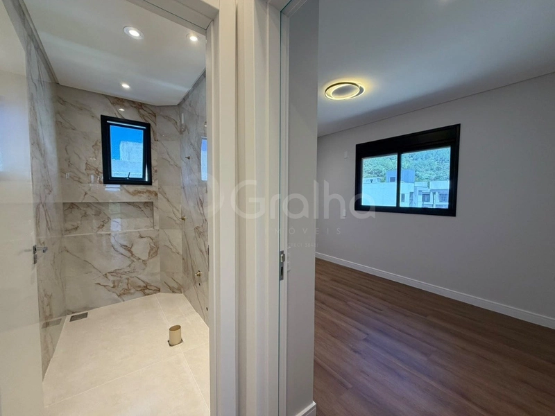 Casa Residencial de 192 m² com 3 quartos sendo 1 suíte em Canasvieiras: 19ª foto da galeria de imagens do imóvel
