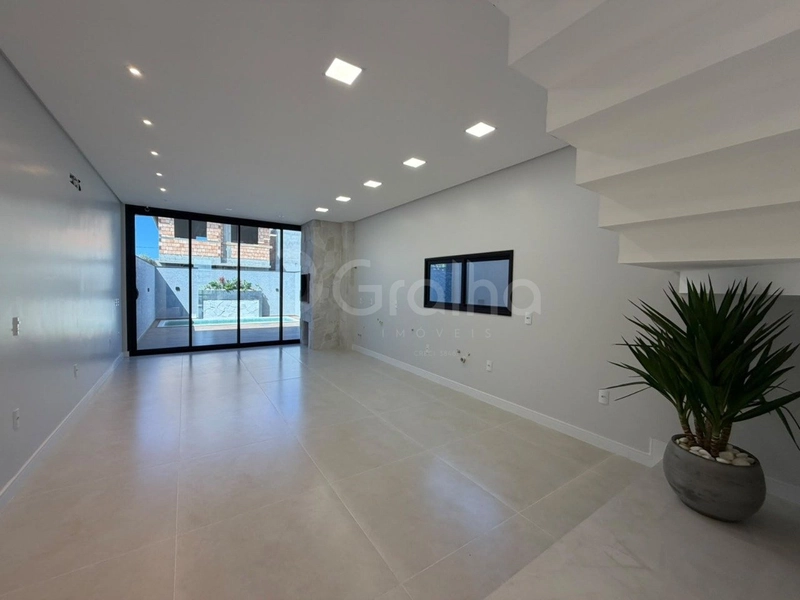 Casa Residencial de 192 m² com 3 quartos sendo 1 suíte em Canasvieiras: 6ª foto da galeria de imagens do imóvel
