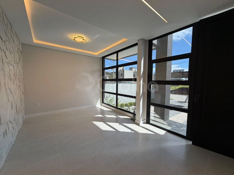 Casa Residencial de 192 m² com 3 quartos sendo 1 suíte em Canasvieiras: 3ª foto da galeria de imagens do imóvel