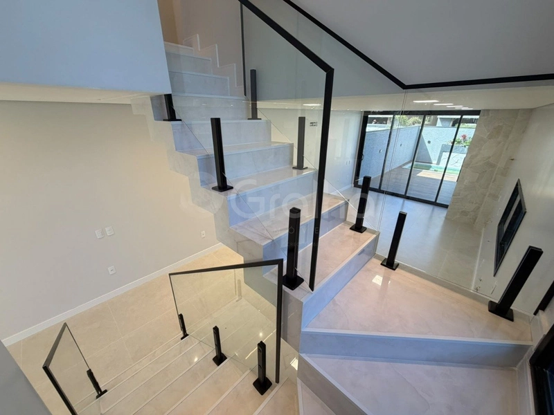 Casa Residencial de 192 m² com 3 quartos sendo 1 suíte em Canasvieiras: 9ª foto da galeria de imagens do imóvel