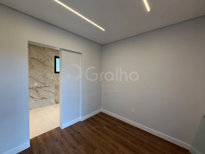 Casa Residencial de 192 m² com 3 quartos sendo 1 suíte em Canasvieiras: 17ª foto da galeria de imagens do imóvel