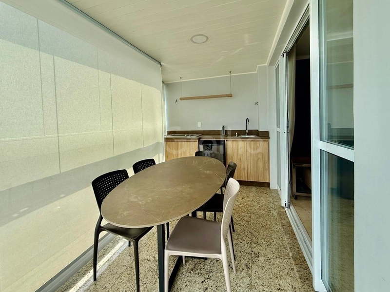 Apartamento de 140 m² com 4 quartos sendo 2 suítes na Agronômica: 8ª foto da galeria de imagens do imóvel