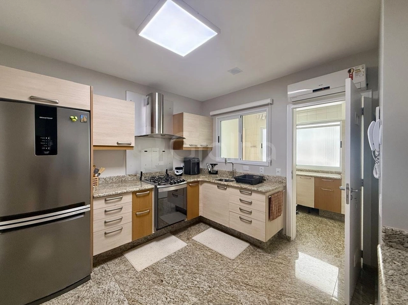 Apartamento de 140 m² com 4 quartos sendo 2 suítes na Agronômica: 13ª foto da galeria de imagens do imóvel