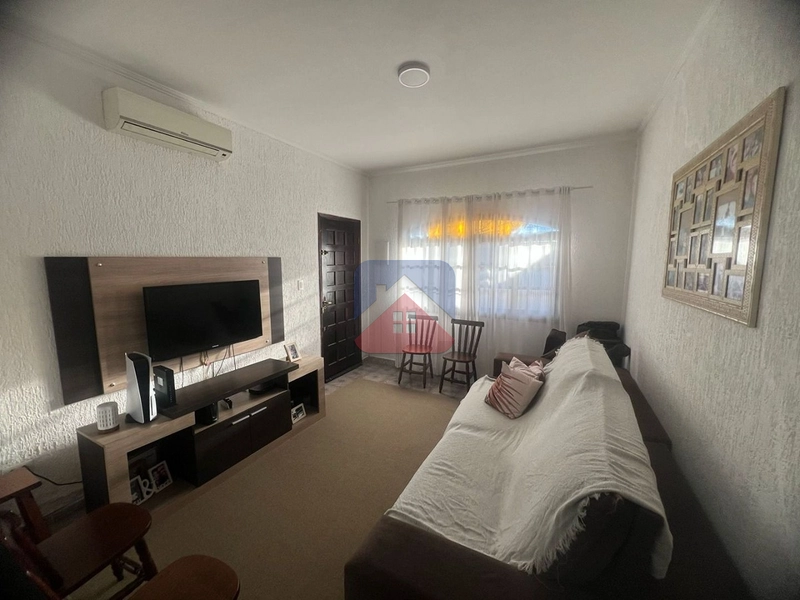 CASA 2 DORMITÓRIOS SENDO 1 SUÍTE PARA VENDA - MARACANÃ : 1ª foto da galeria de imagens do imóvel