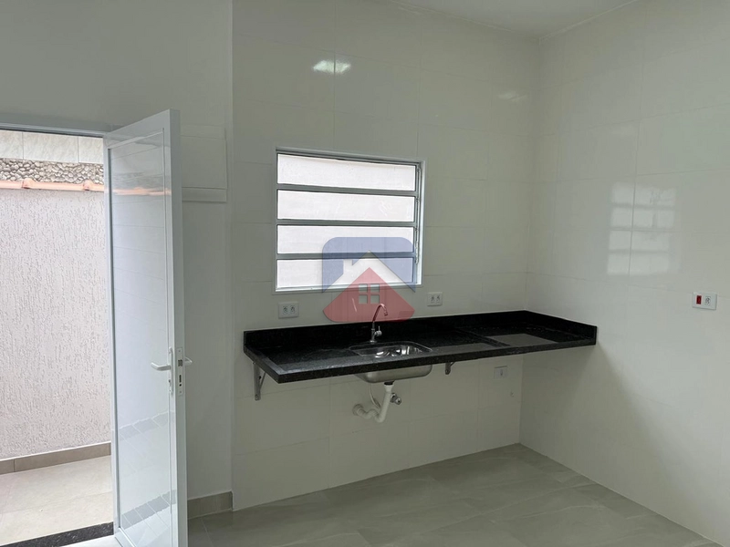 CASA 2 DORMITÓRIOS REFORMADA A 20 METROS DA PRAIA : 5ª foto da galeria de imagens do imóvel
