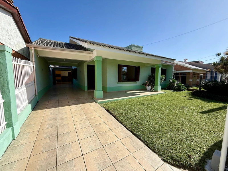 Casa á venda em Xangri-Lá com 3 Dormitórios e 2 Banheiros sociais!: 1ª foto da galeria de imagens do imóvel