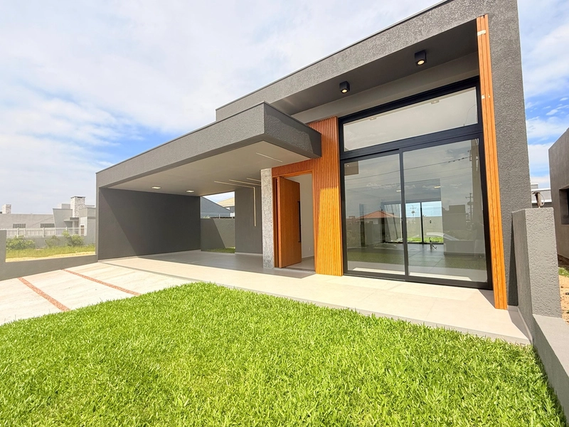 Casa de 130m² com Suíte e Lareira em Atlântida Sul: 1ª foto da galeria de imagens do imóvel