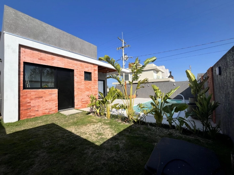 Linda Casa à Venda com Living Integrado e Espaço amplo com Piscina!: 2ª foto da galeria de imagens do imóvel