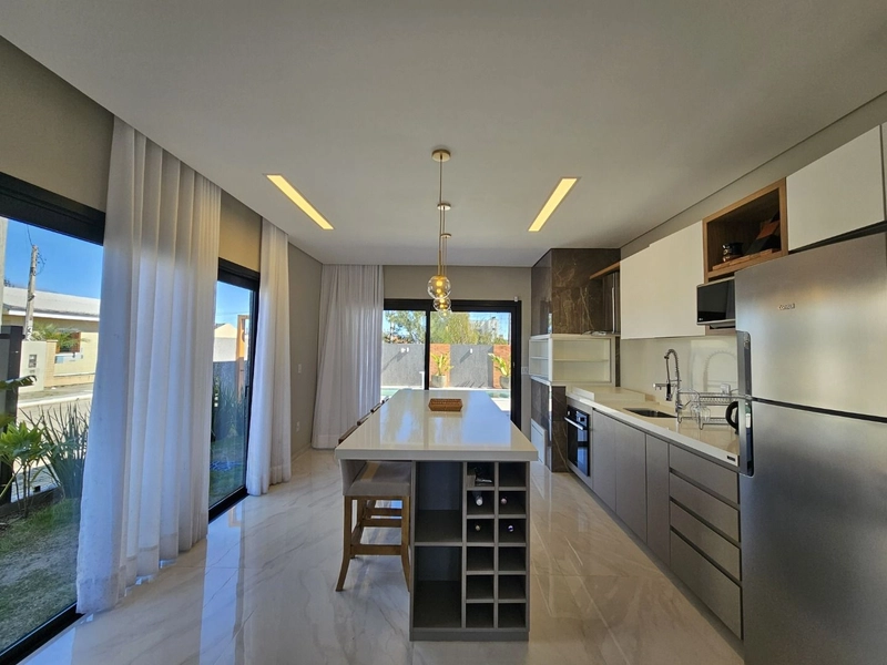 Linda Casa à Venda com Living Integrado e Espaço amplo com Piscina!: 13ª foto da galeria de imagens do imóvel