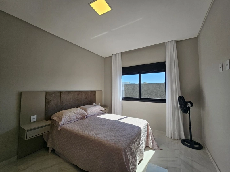 Linda Casa à Venda com Living Integrado e Espaço amplo com Piscina!: 3ª foto da galeria de imagens do imóvel