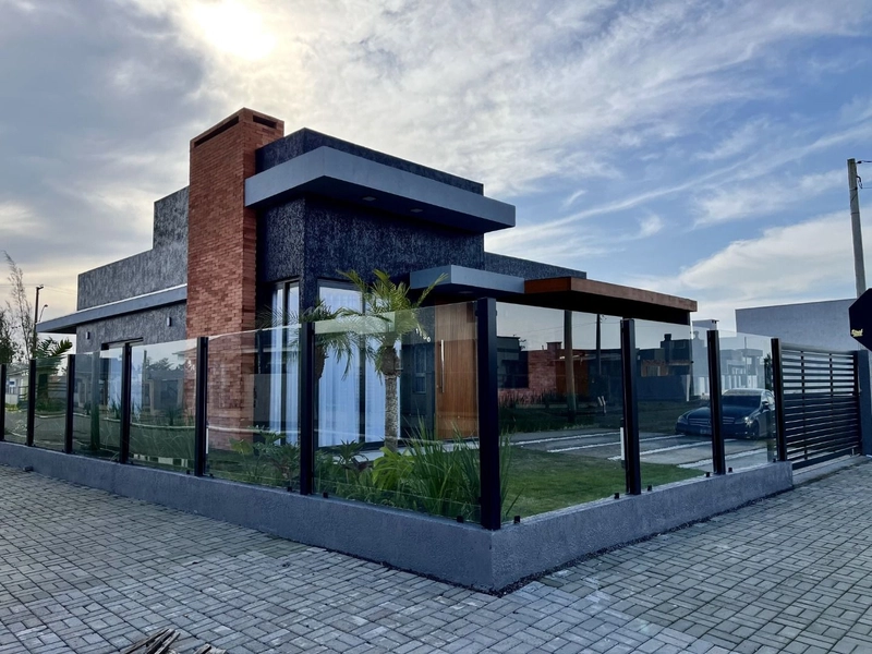 Linda Casa à Venda com Living Integrado e Espaço amplo com Piscina!: 6ª foto da galeria de imagens do imóvel