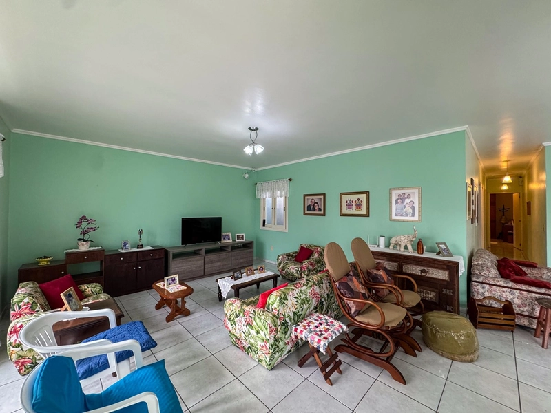 Linda Casa no Centro de Xangri-Lá com 3 Dormitórios e Pátio Amplo!: 4ª foto da galeria de imagens do imóvel