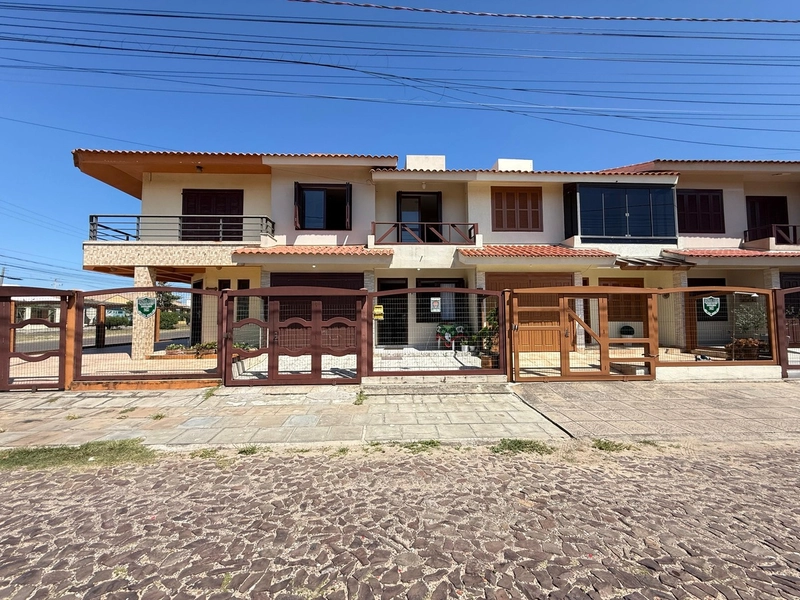 Sobrado com 3 dormitórios com sacada, próximo ao Mar!: 3ª foto da galeria de imagens do imóvel