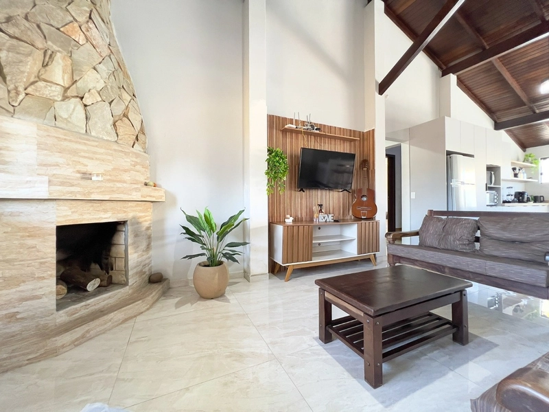 Casa com Piscina Aquecida e Espaço Gourmet a 500m do Mar: 10ª foto da galeria de imagens do imóvel