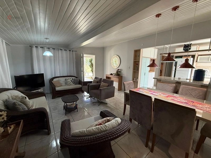 Linda Casa em Atlântida Sul - Preço Imperdível!: 2ª foto da galeria de imagens do imóvel