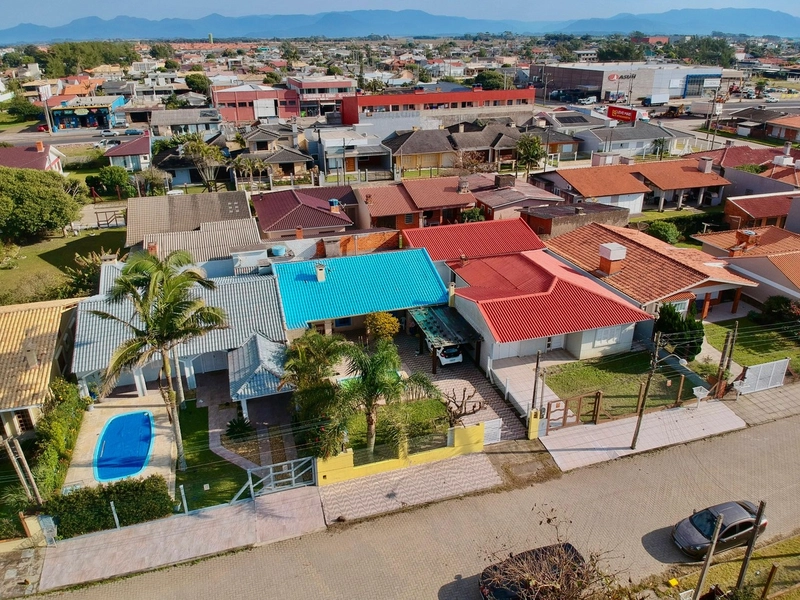 Ampla Casa Mobiliada com Piscina e Espaços Gourmet, Próxima ao Mar!: 2ª foto da galeria de imagens do imóvel