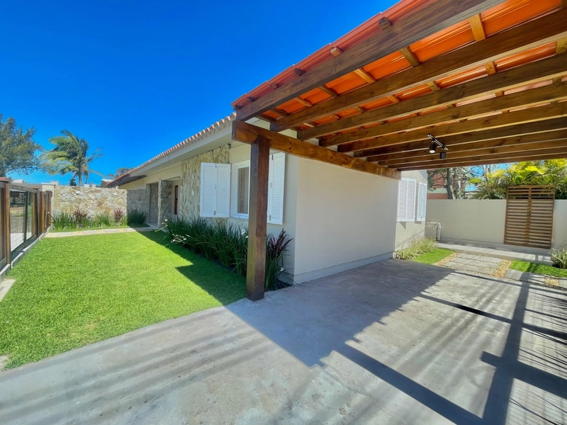 Linda Casa com 3 Dormitórios e Living Amplo no Centro de Xangri-Lá!: 3ª foto da galeria de imagens do imóvel