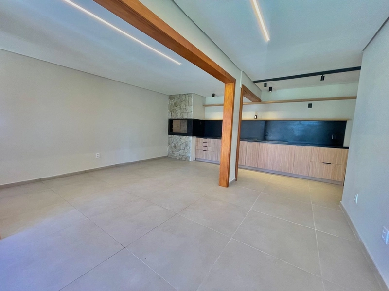 Linda Casa com 3 Dormitórios e Living Amplo no Centro de Xangri-Lá!: 4ª foto da galeria de imagens do imóvel
