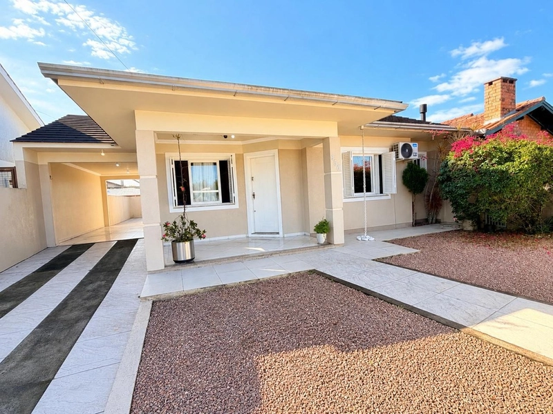 Casa Charmosa com 3 Dormitórios e Living integrado com Lareira!: 14ª foto da galeria de imagens do imóvel