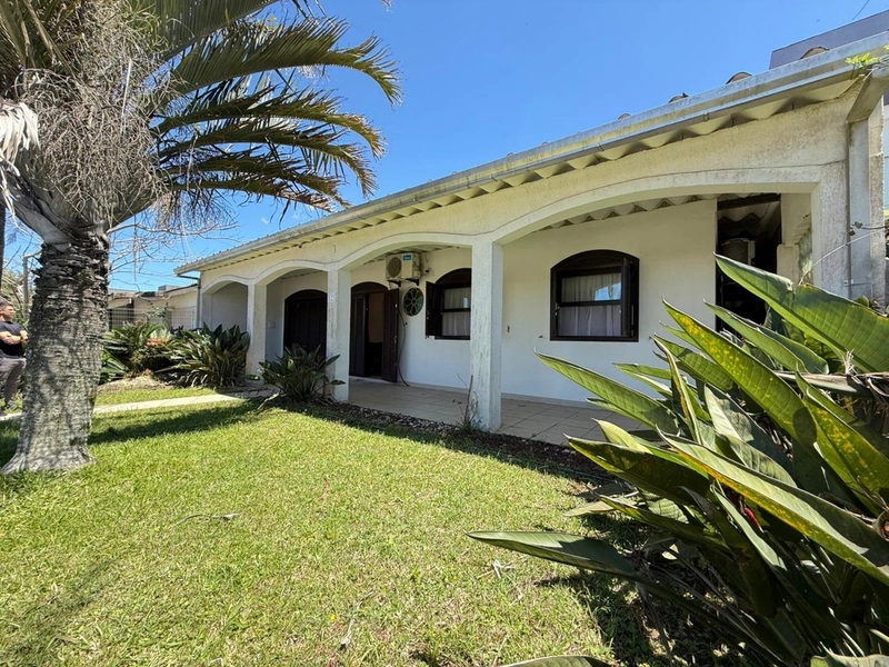 Casa á  Venda com Ótima Localização, Frente Leste e Pátio Amplo!: 2ª foto da galeria de imagens do imóvel