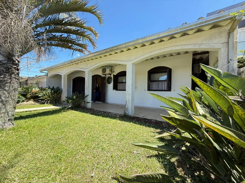 Casa á  Venda com Ótima Localização, Frente Leste e Pátio Amplo!: 1ª foto da galeria de imagens do imóvel