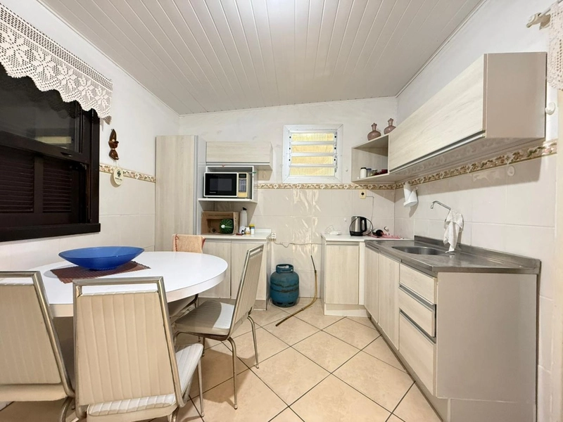 Casa á  Venda com Ótima Localização, Frente Leste e Pátio Amplo!: 9ª foto da galeria de imagens do imóvel