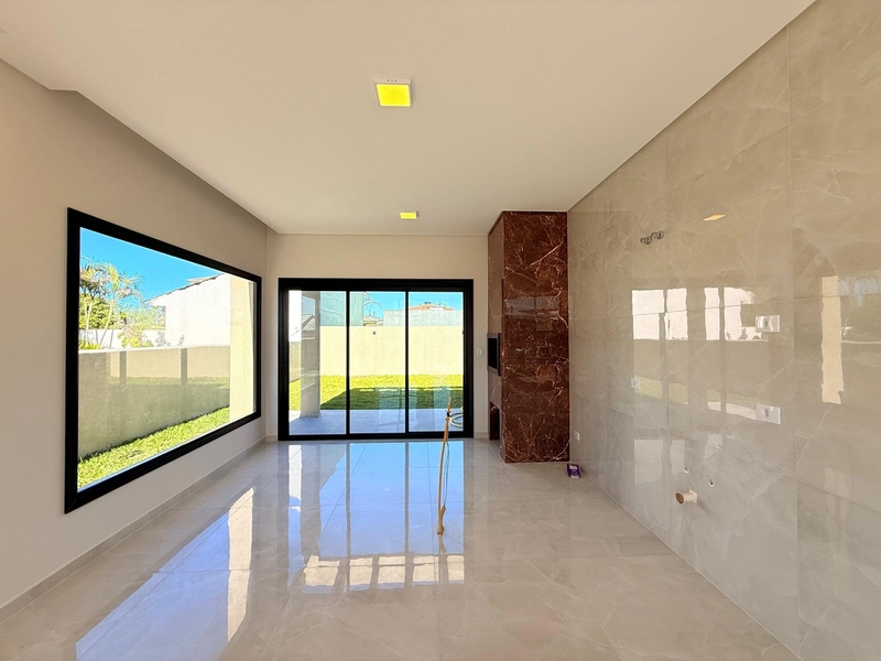 Linda Casa em Alvenaria com 3 Dormitórios e Pátio Amplo!: 3ª foto da galeria de imagens do imóvel