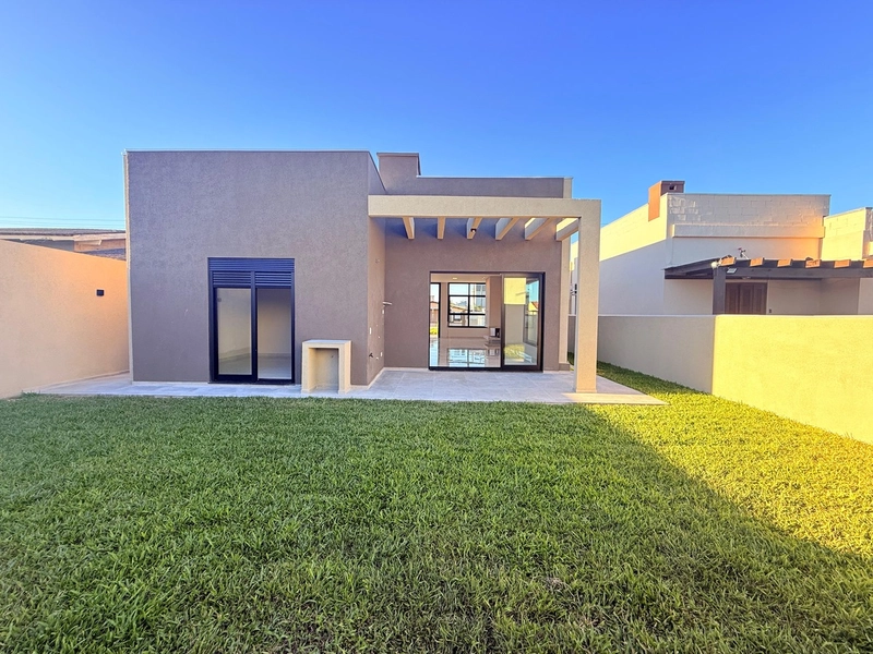 Linda Casa em Alvenaria com 3 Dormitórios e Pátio Amplo!: 24ª foto da galeria de imagens do imóvel