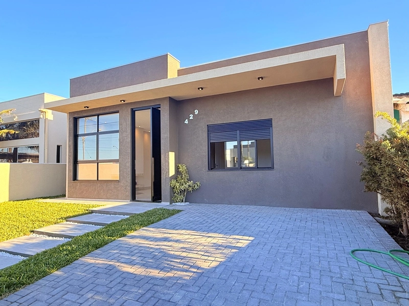 Linda Casa em Alvenaria com 3 Dormitórios e Pátio Amplo!: 1ª foto da galeria de imagens do imóvel