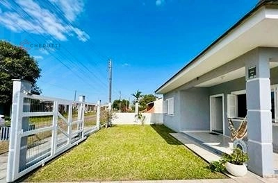 Casa Semi-mobiliada com Piscina Próxima ao Mar - 2 Dormitórios: 2ª foto da galeria de imagens do imóvel