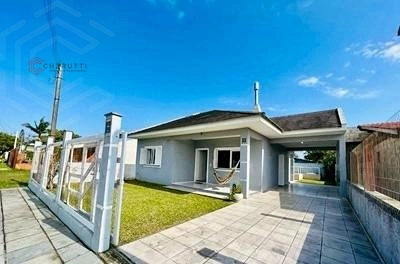 Casa Semi-mobiliada com Piscina Próxima ao Mar - 2 Dormitórios: 1ª foto da galeria de imagens do imóvel