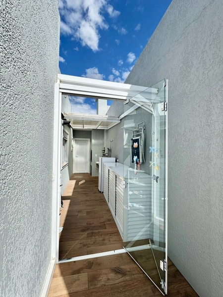 Casa Compacta e Moderna com Suíte, Piscina Aquecida e Placas Solares –: 13ª foto da galeria de imagens do imóvel