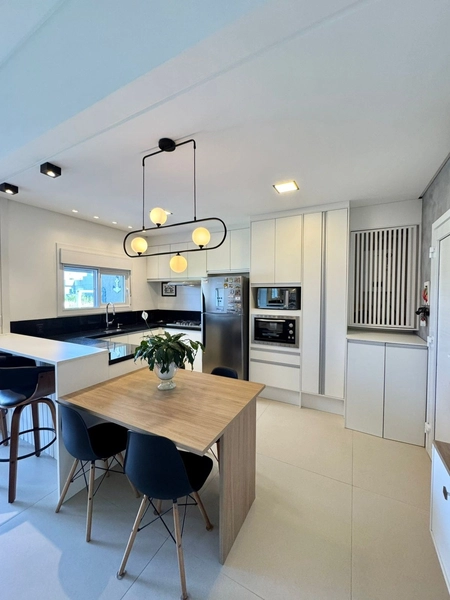 Casa Compacta e Moderna com Suíte, Piscina Aquecida e Placas Solares –: 5ª foto da galeria de imagens do imóvel