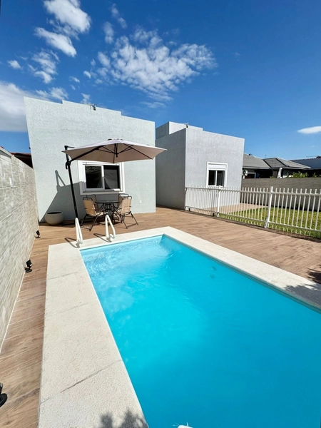 Casa Compacta e Moderna com Suíte, Piscina Aquecida e Placas Solares –: 7ª foto da galeria de imagens do imóvel