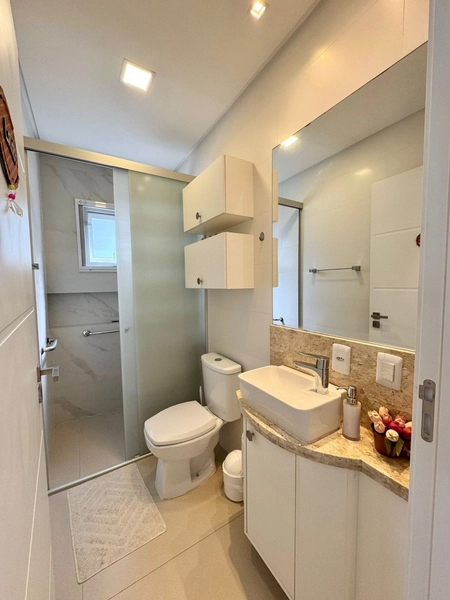 Casa Compacta e Moderna com Suíte, Piscina Aquecida e Placas Solares –: 16ª foto da galeria de imagens do imóvel