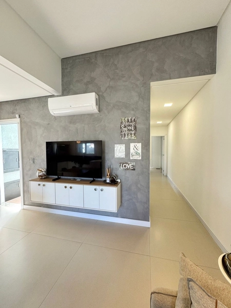 Casa Compacta e Moderna com Suíte, Piscina Aquecida e Placas Solares –: 11ª foto da galeria de imagens do imóvel